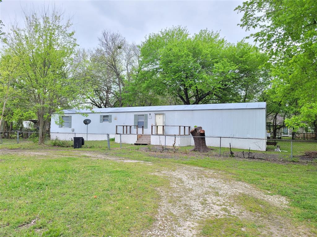 925 Redoak Drive - Photo 1