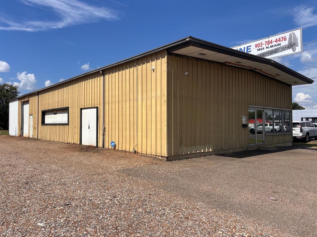 1865 N MAIN - Photo 1