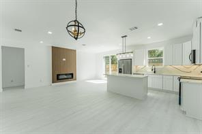 206 Ross Street W - Photo 2