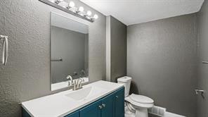 8036 Woodhue Circle - Photo 17