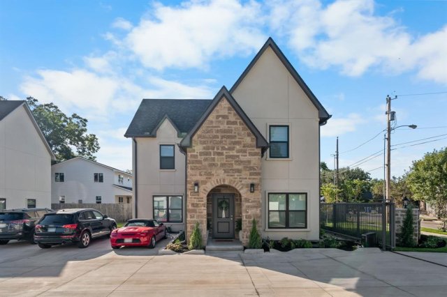 2700 S 2nd