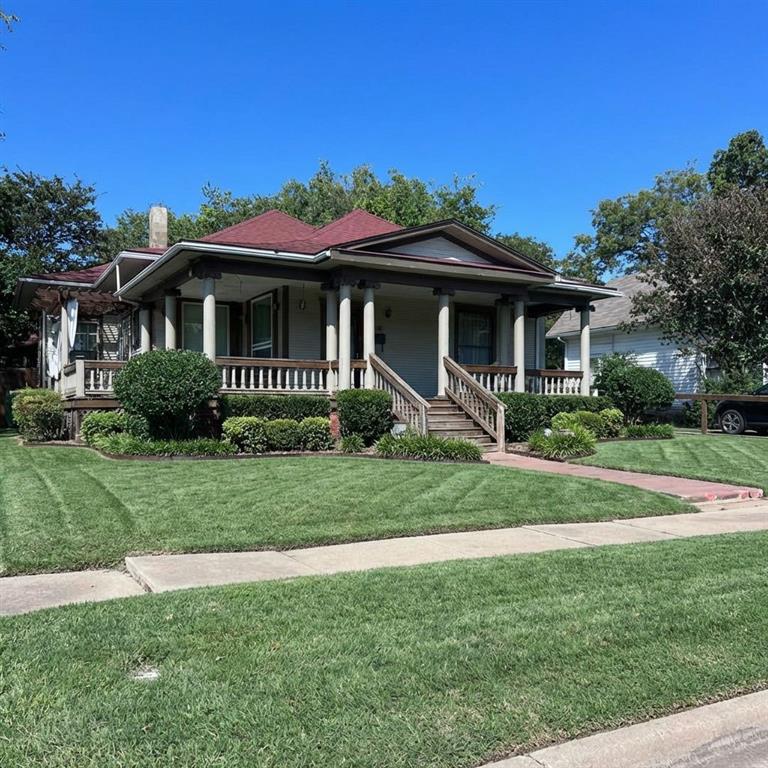 112 N Grand Avenue - Photo 1