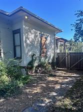 112 N Grand Avenue - Photo 2