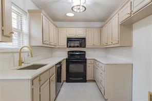 8518 Bridgewater Drive - Photo 4
