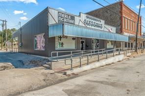 120 E Blackjack Street - Photo 2