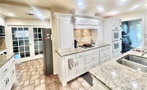 2626 Shoreline Drive - Photo 4