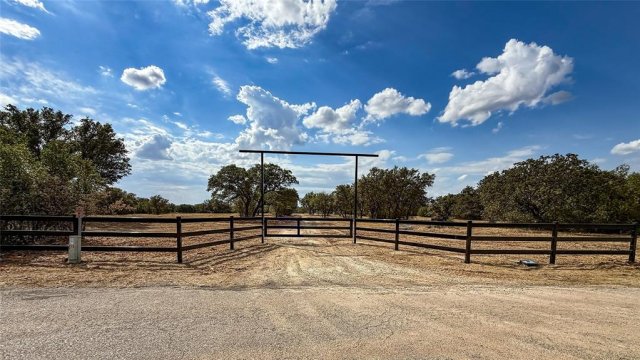 6885 County Road 594