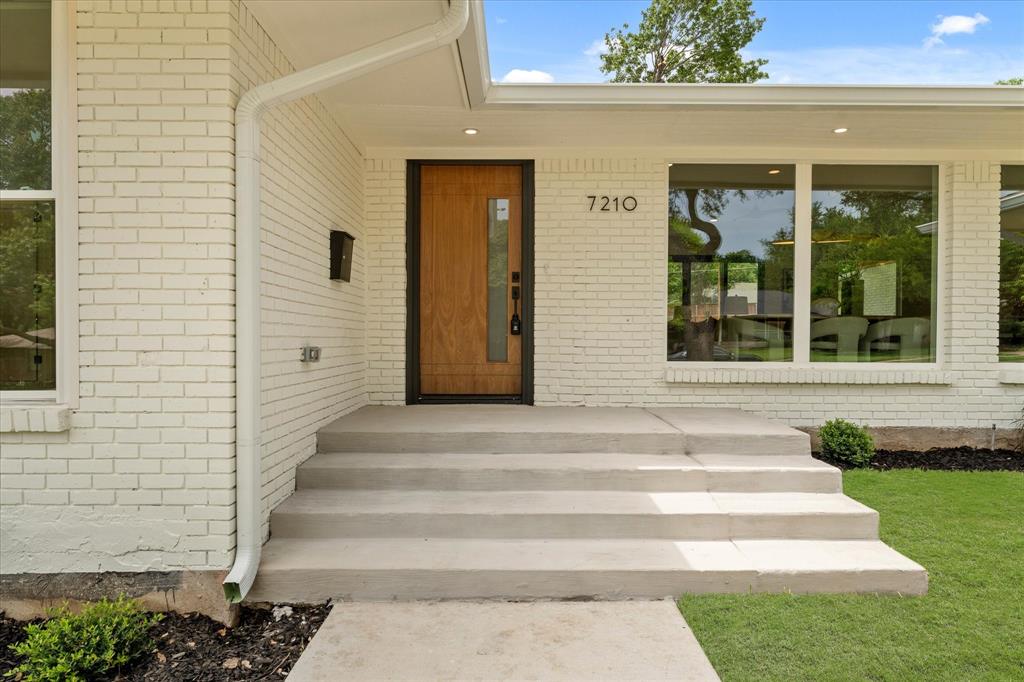 7210 Baxtershire Drive - Photo 2
