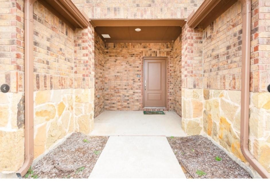 1611 Pioneer Meadow Drive - Photo 4