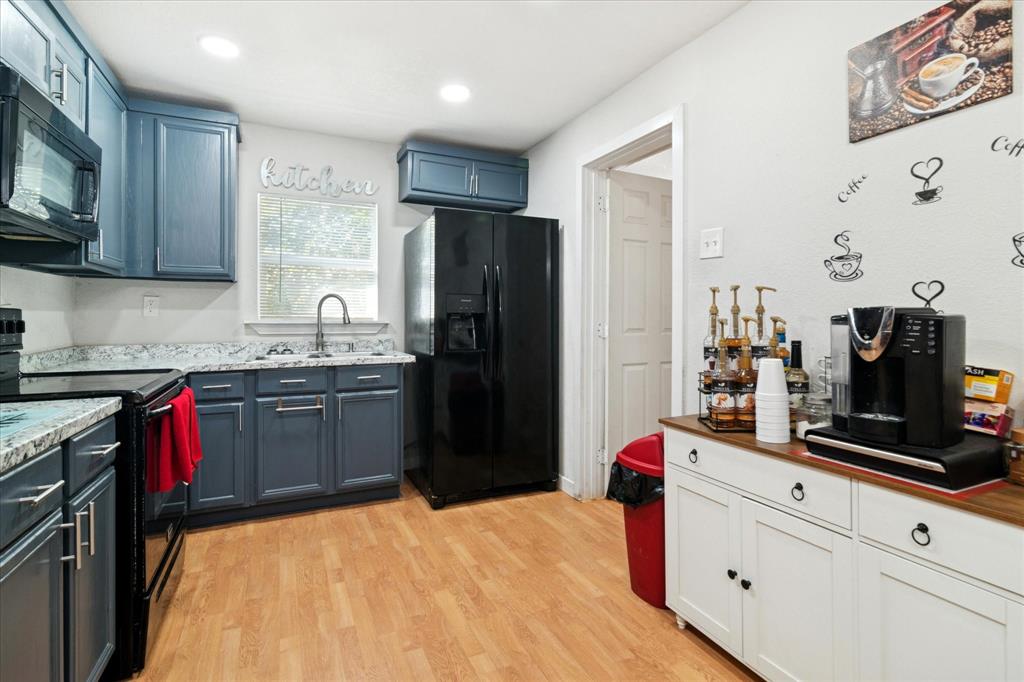 3207 Pine Street - Photo 11
