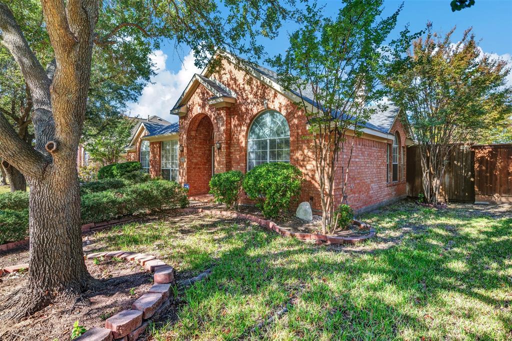 1303 Hillcrest Drive - Photo 2