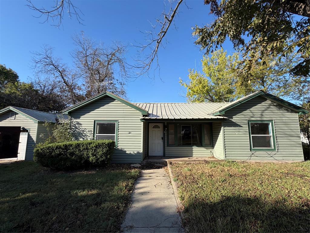 318 N Dale Avenue - Photo 1