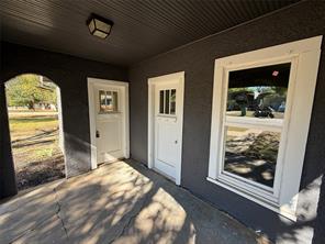 705 E 9th Street - Photo 11