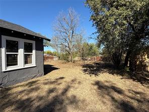 705 E 9th Street - Photo 4