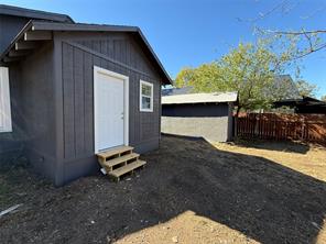 705 E 9th Street - Photo 7