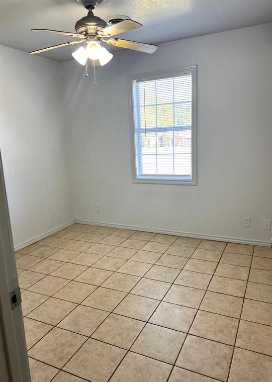 109 NE Cindy Lane - Photo 4