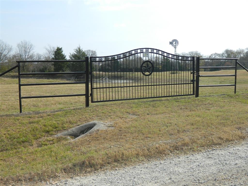 956 County Road 4231 - Photo 3