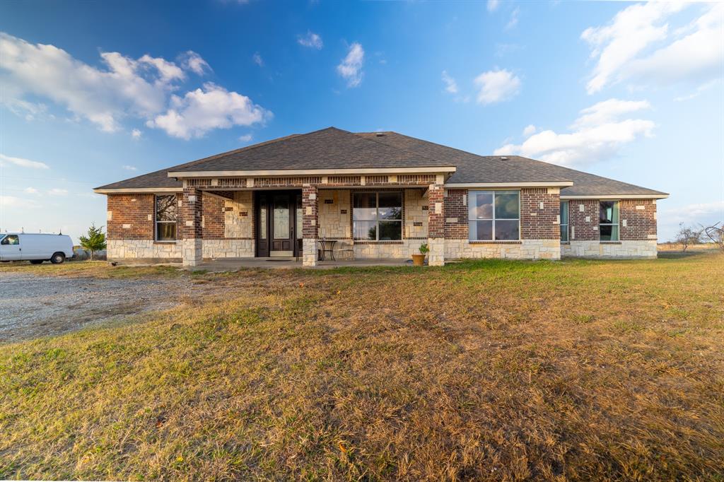 6216 FM 499 - Photo 1