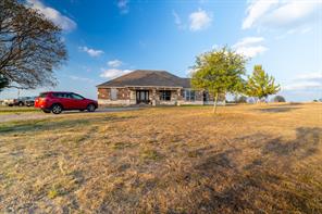 6216 FM 499 - Photo 2