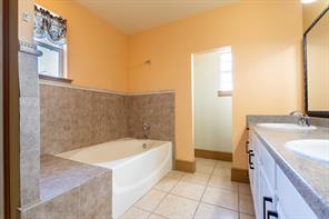 6216 FM 499 - Photo 20