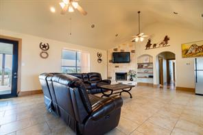 6216 FM 499 - Photo 25