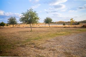 6216 FM 499 - Photo 36