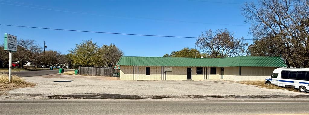 1711 W 5th Street - Photo 1