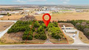 725 SW Loop 286 - Photo 2