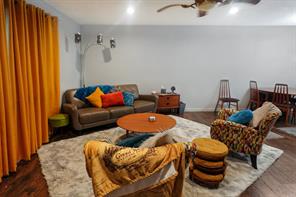 403 W Tarleton Street - Photo 4