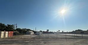 1112 W Main - Photo 2