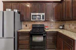 900 Queen Elizabeth Drive - Photo 9
