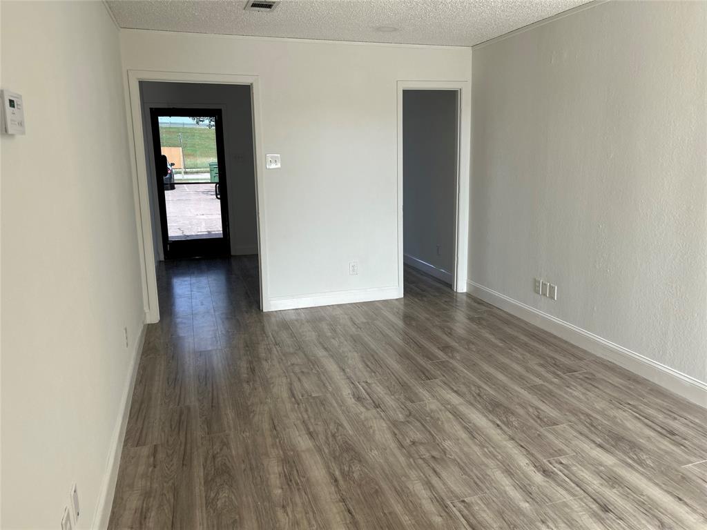 320 N Jim Wright Freeway - Photo 10