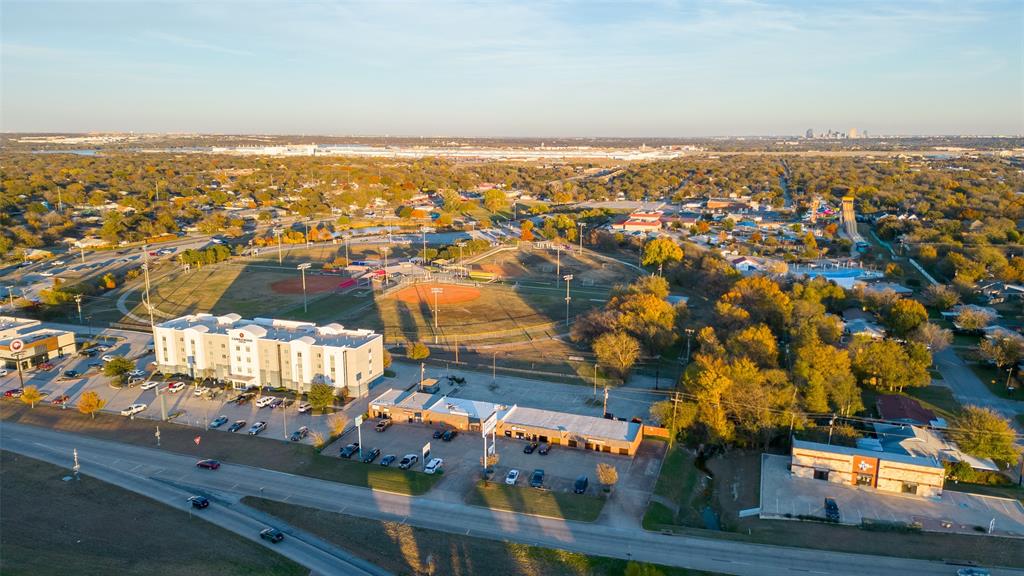 320 N Jim Wright Freeway - Photo 14