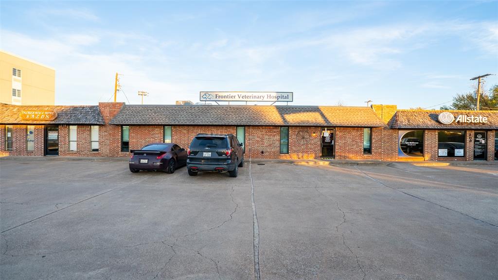 320 N Jim Wright Freeway - Photo 16