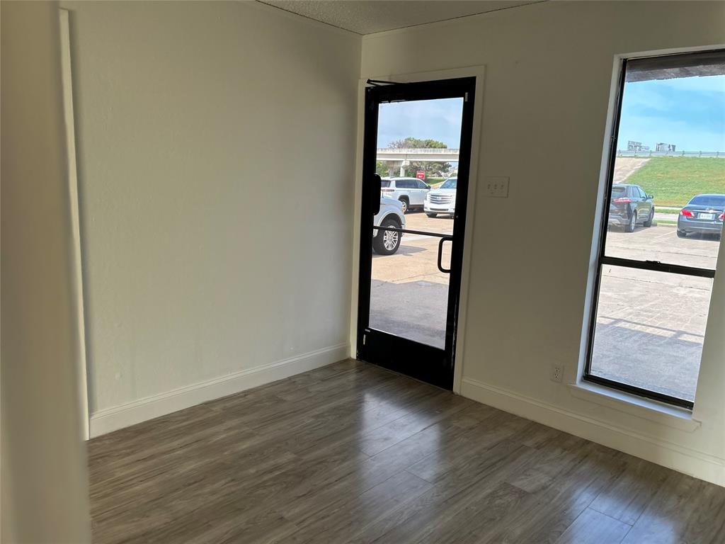 320 N Jim Wright Freeway - Photo 6