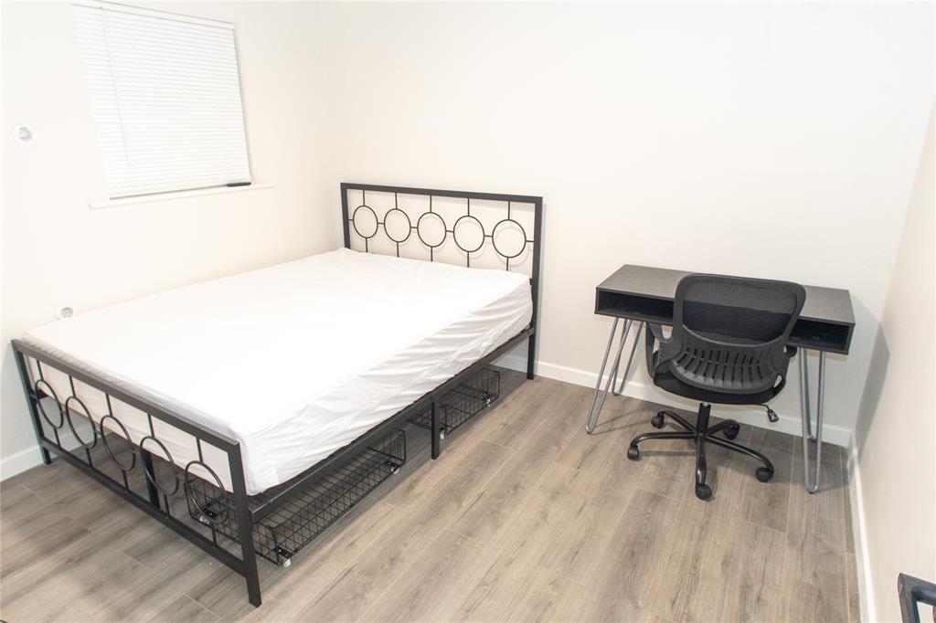 2129 Province - Photo 13