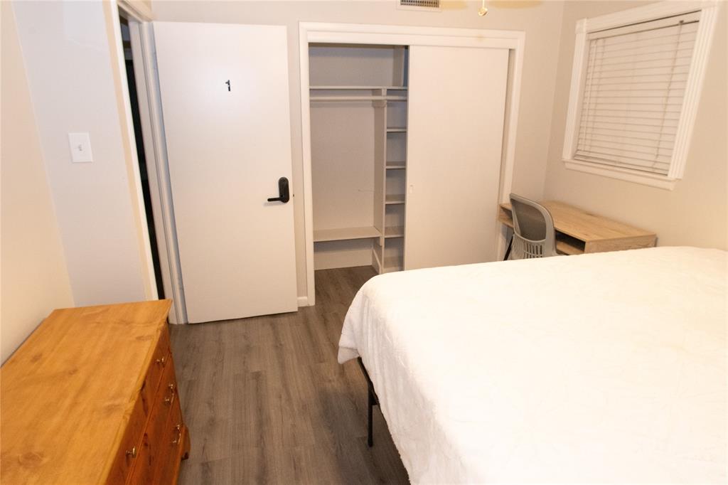 2129 Province - Photo 15