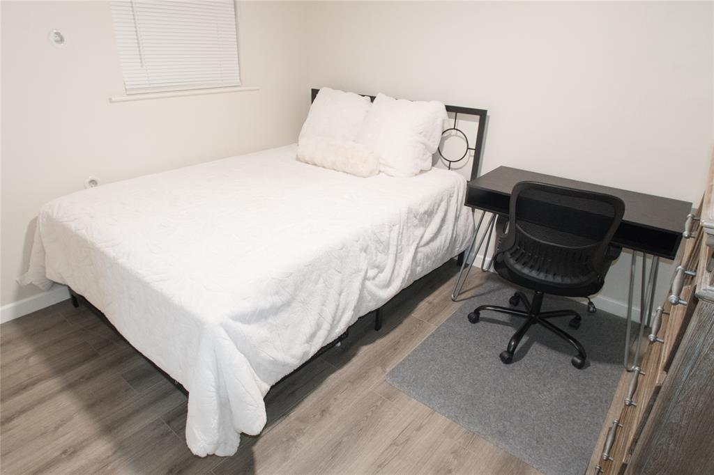 2129 Province - Photo 17