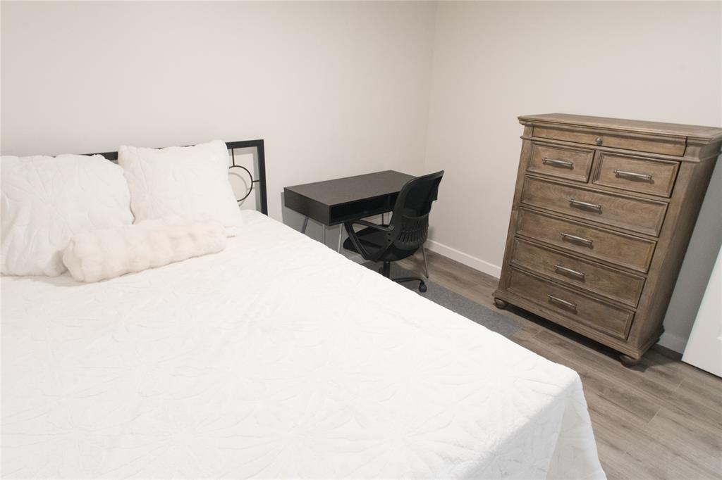 2129 Province - Photo 18