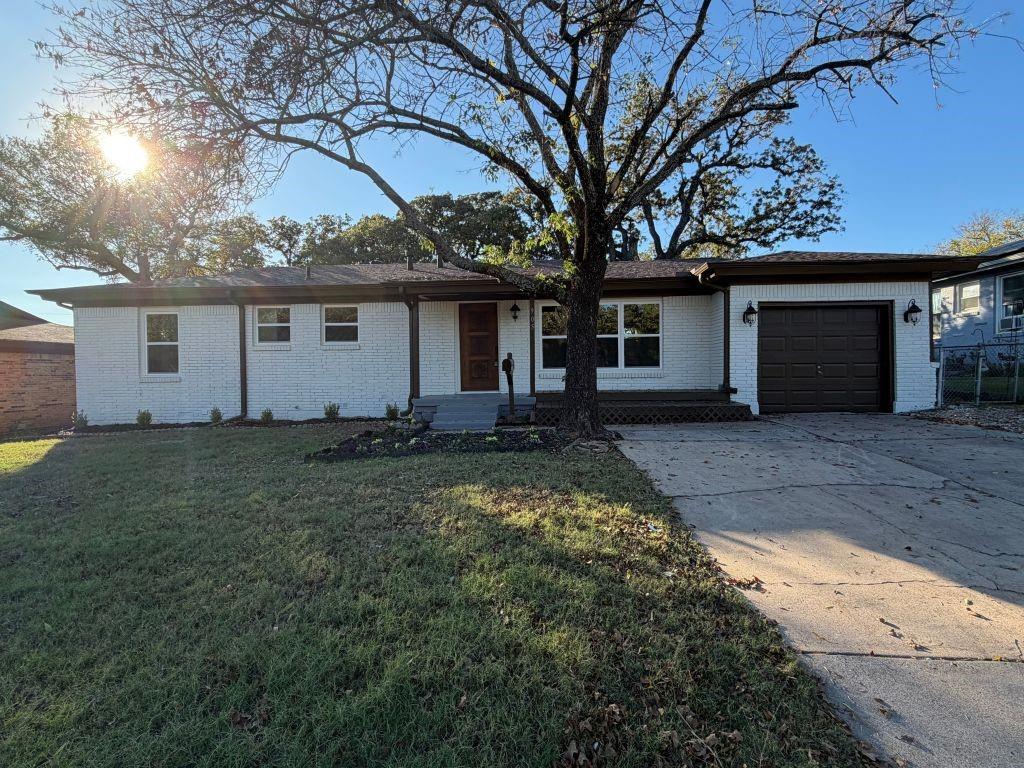 905 Brown Trail - Photo 1