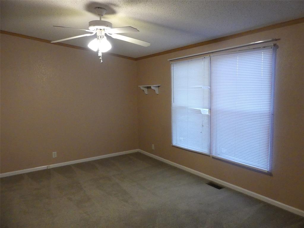422 Hutchinson Street - Photo 22