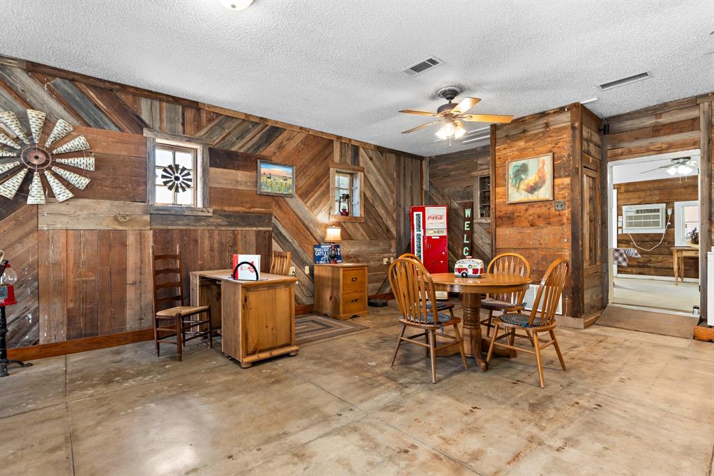 504 E Avenue C - Photo 21
