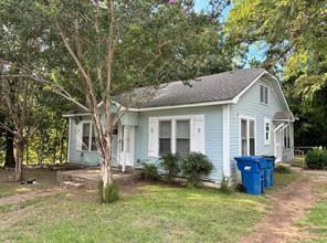305 E Bradford Street - Photo 2