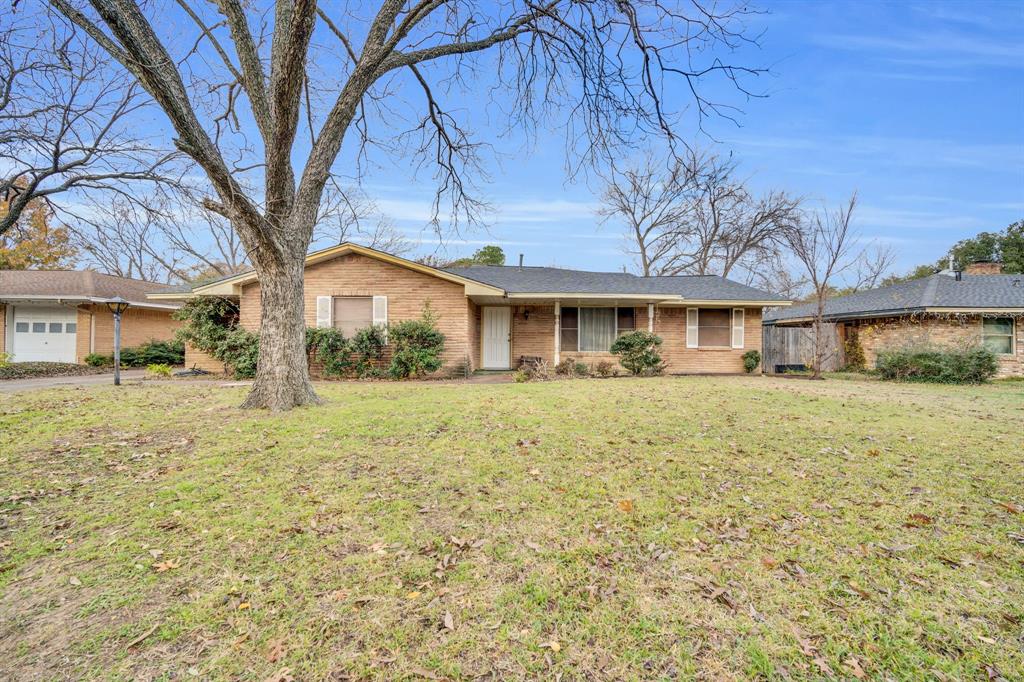 1320 Apache Street - Photo 1