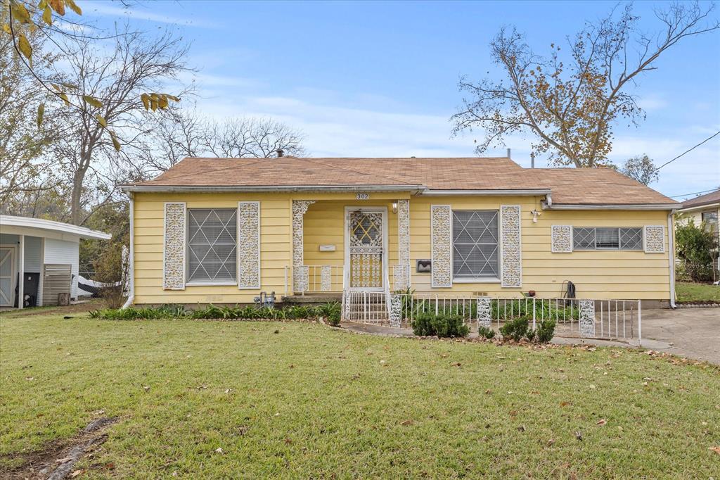 302 S Clark Street - Photo 1