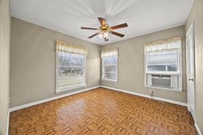 302 S Clark Street - Photo 13