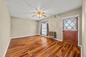 302 S Clark Street - Photo 3