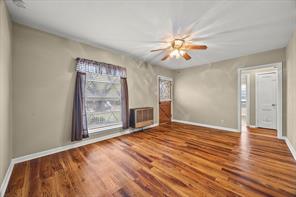 302 S Clark Street - Photo 4