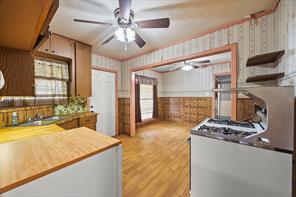 302 S Clark Street - Photo 5