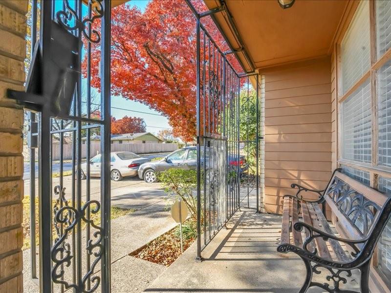 509 Bluewood Drive - Photo 3